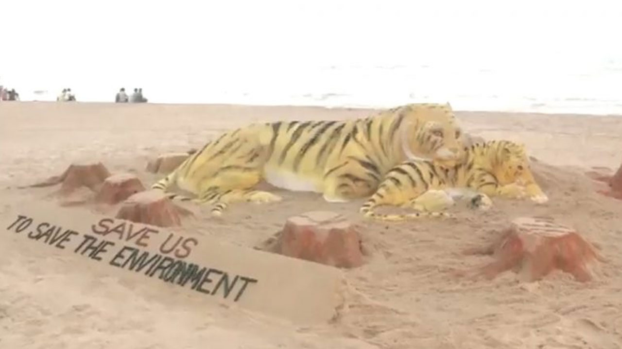 World Tiger Day | పులులను రక్షించుకుందాం.. పర్యావరణాన్ని కాపాడుదాం.. పూరీ తీరంలో 15 అడుగుల సైకత చిత్రం