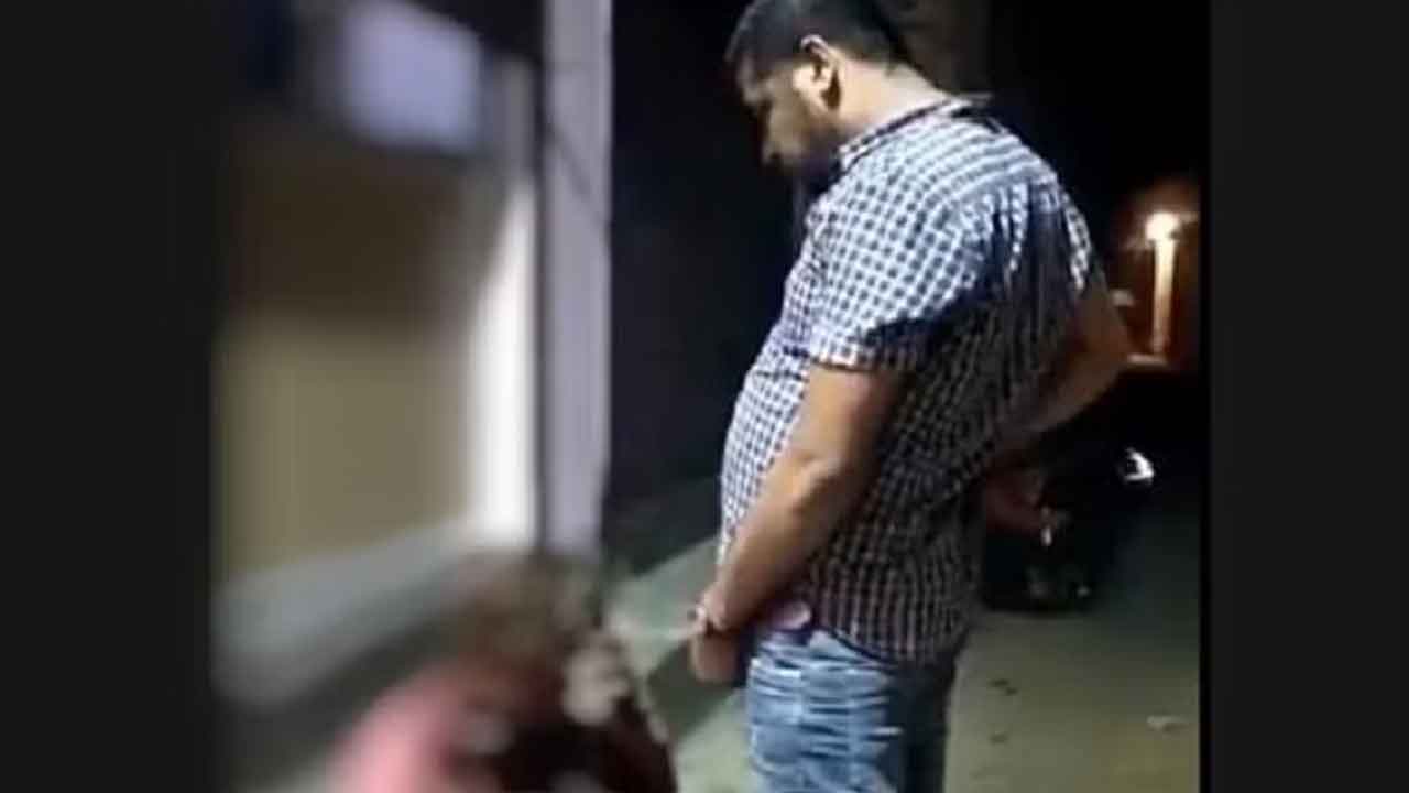 Madhya Pradesh | బాధితుడు ఒకరైతే.. మరొకరి కాళ్లు కడిగిన మధ్యప్రదేశ్‌ సీఎం.. కావాలనే డ్రామా ఆడారా?