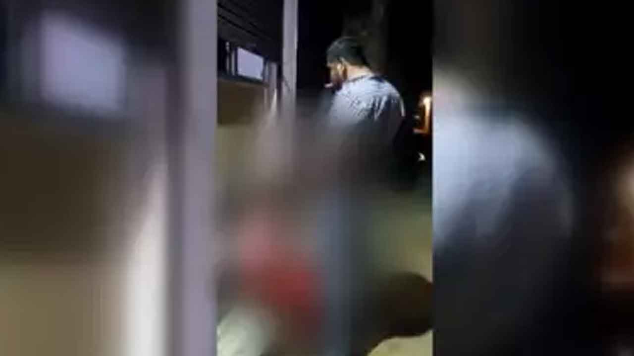 BJP MLA |  పైశాచిక ఆనందం..  గిరిజనుడిపై మూత్ర విసర్జన చేసిన బీజేపీ ఎమ్మెల్యే అనుచరుడు