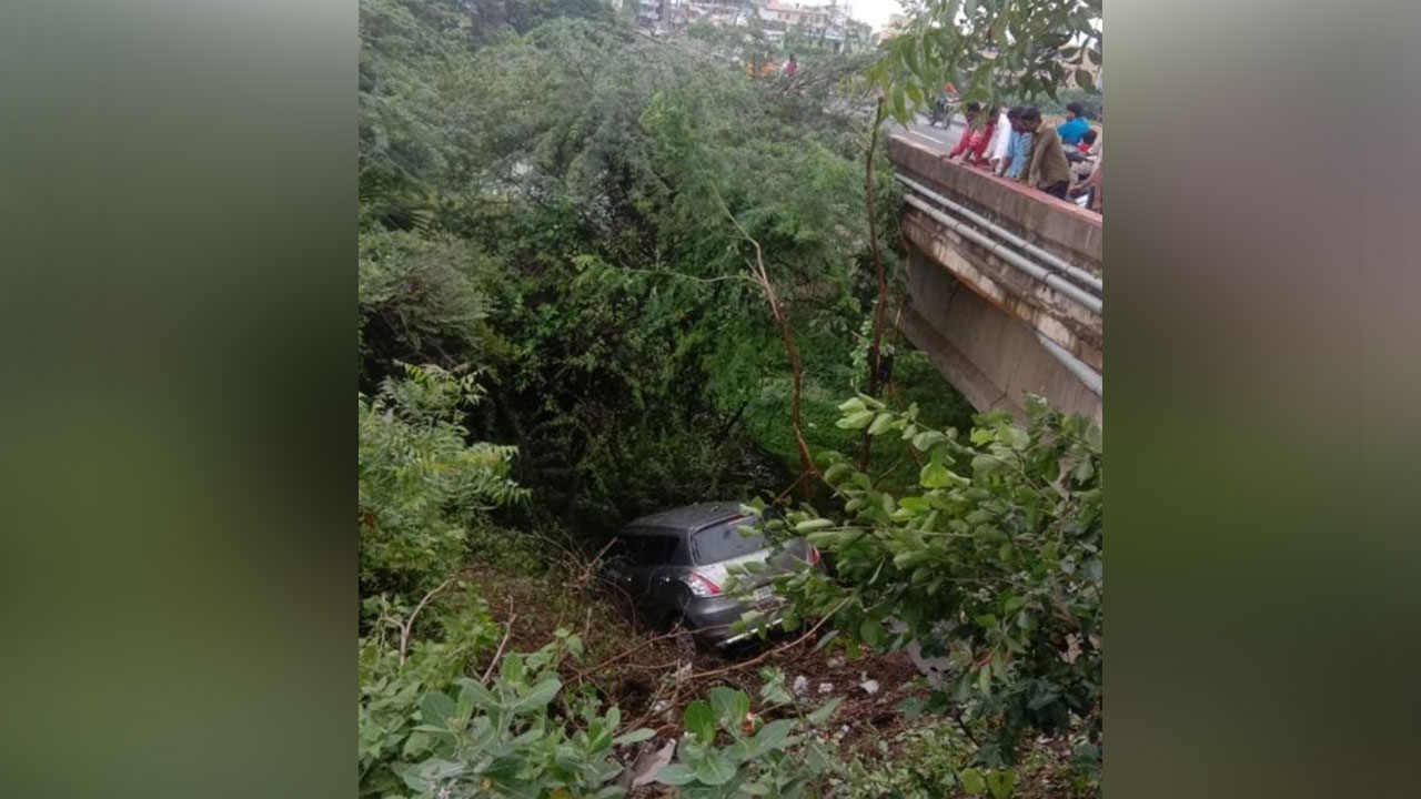 Warangal | వ‌ర్ధ‌న్న‌పేట ఎస్ఐ ప్ర‌వీణ్ కుమార్‌కు త‌ప్పిన ప్ర‌మాదం