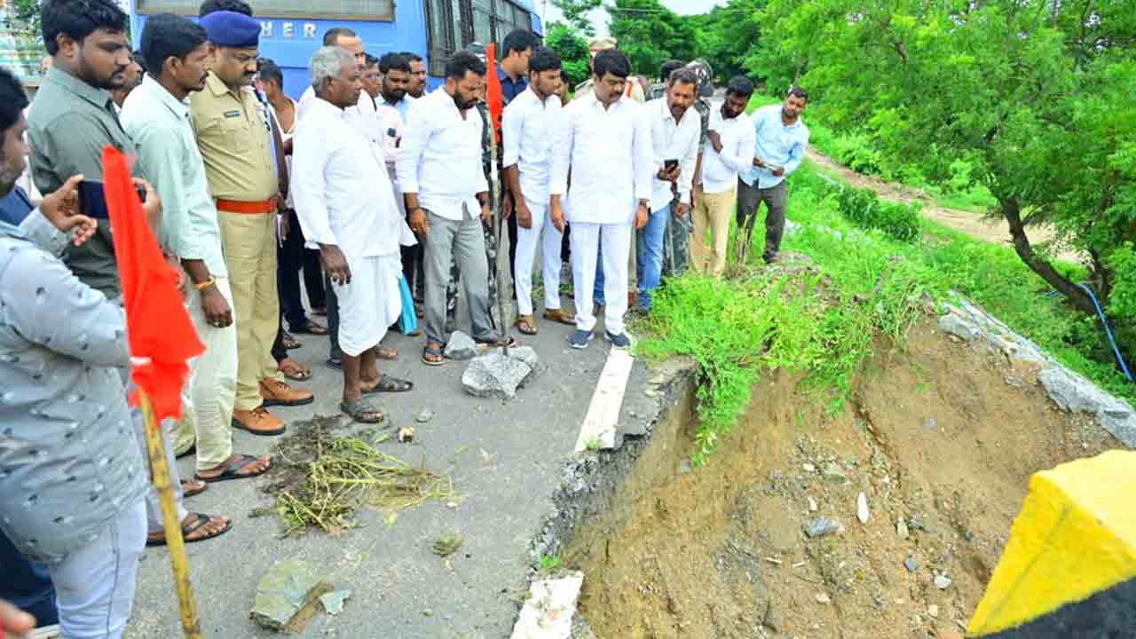 Heavy rains | గోదావరి పరివాహక ప్రజలు అప్రమత్తంగా ఉండాలి : మంత్రి వేముల