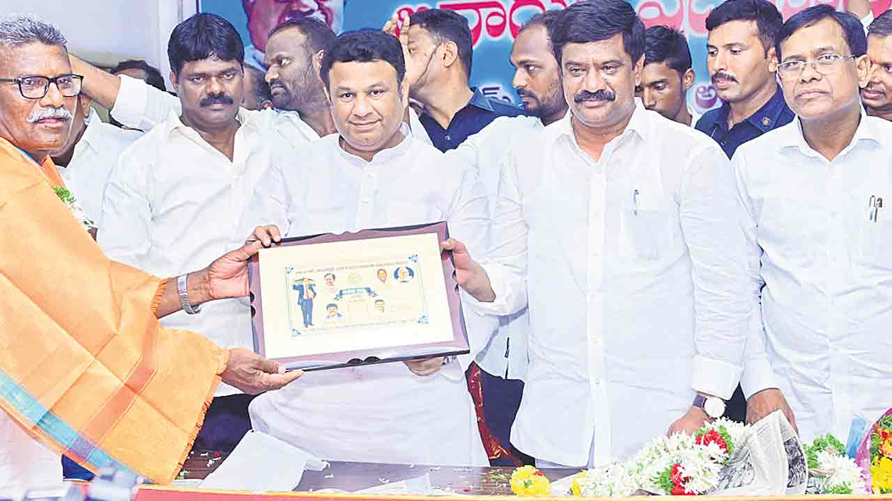 దళితులను ఆదుకున్నది సీఎం కేసీఆర్‌ ఒక్కరే..