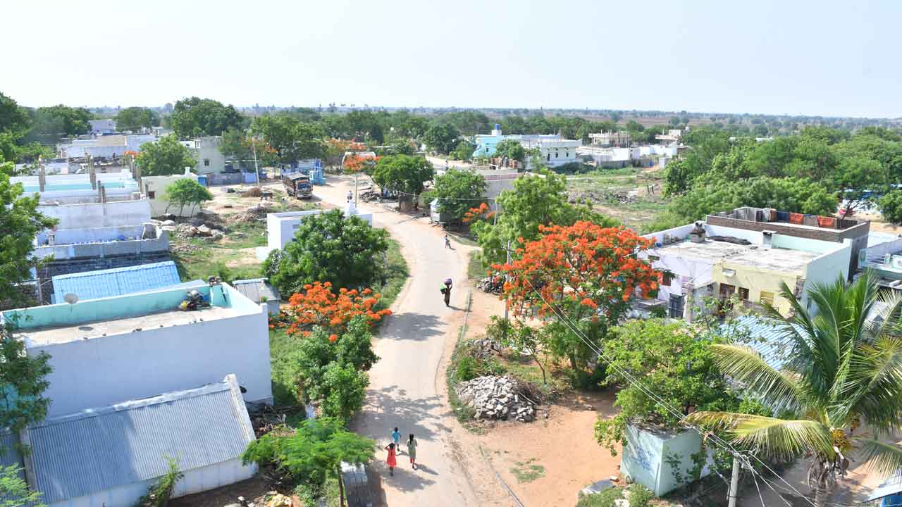 మురిసిన పల్లె.. పట్టణాన్ని మైమరిపిస్తున్న చాగదోణ గ్రామం