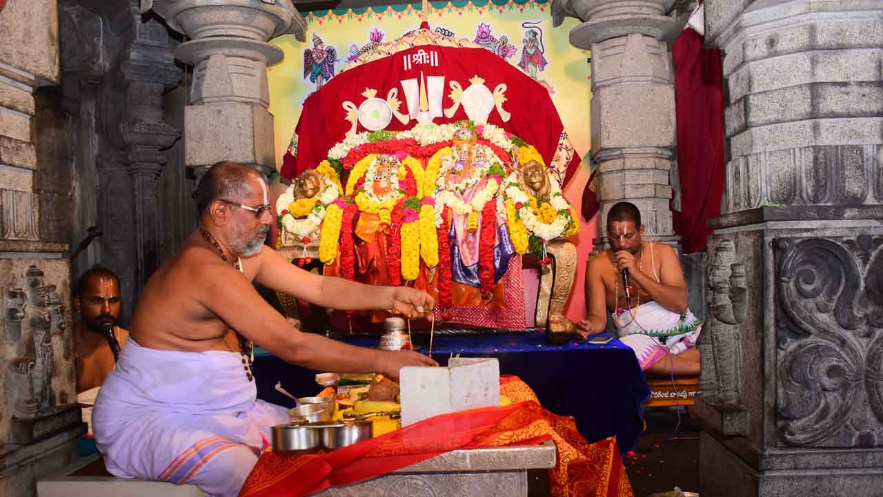 శాస్ర్తోక్తంగా లక్ష్మీనరసింహుల తిరుకల్యాణోత్సవం