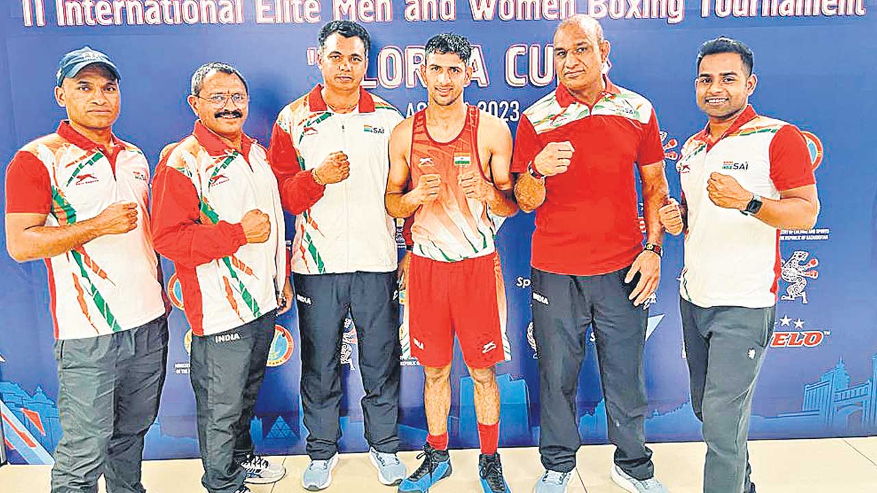 సెమీస్‌లో విజయ్‌కుమార్‌