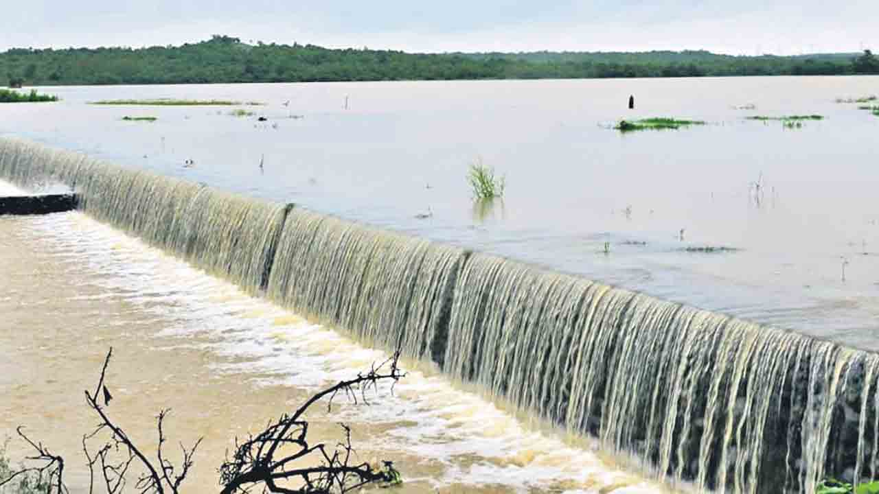 భూగర్భ జలాలు పుష్కలం