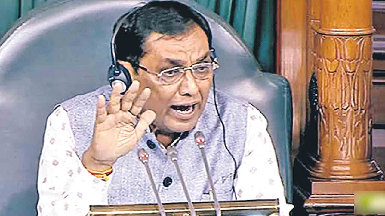 దళితులకు ఉన్నత కొలువులేవి.. కేంద్రం తీరుపై పార్లమెంటరీ ప్యానల్‌ ఫైర్‌