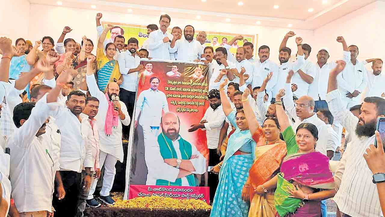 లక్ష సాయం.. సంబురం