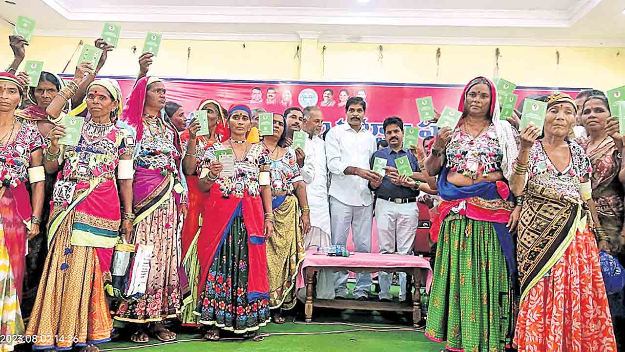 పోడు పత్రం.. సాగు భద్రం