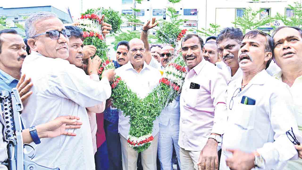 ఆర్టీసీ విలీనం .. సాహసోపేత నిర్ణయం