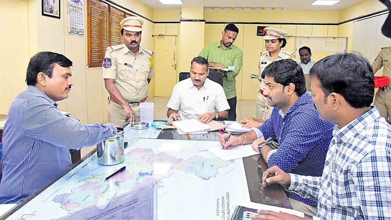 మద్యం దుకాణాల రిజర్వేషన్లు ఖరారు