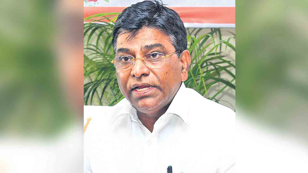 యూరియా నిల్వలు ఏవి?