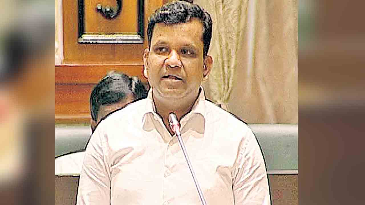 పేద విద్యార్థుల విద్యాదాత కేసీఆర్‌