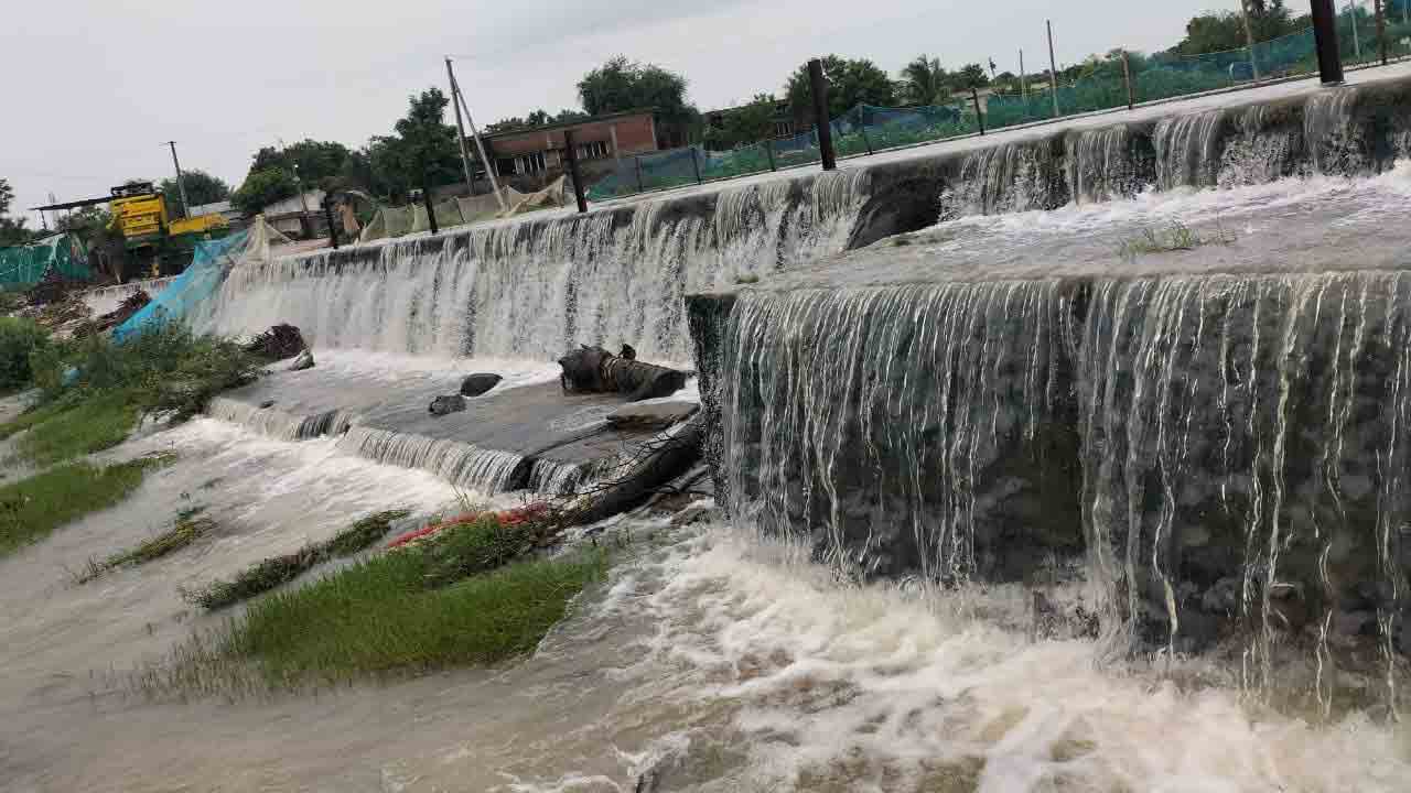 చెక్కుచెద‌ర‌ని చెరువులు