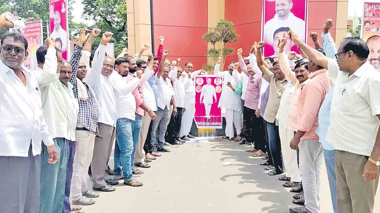 రేష‌న్ డీల‌ర్లు ఫుల్ హ్యాపీ