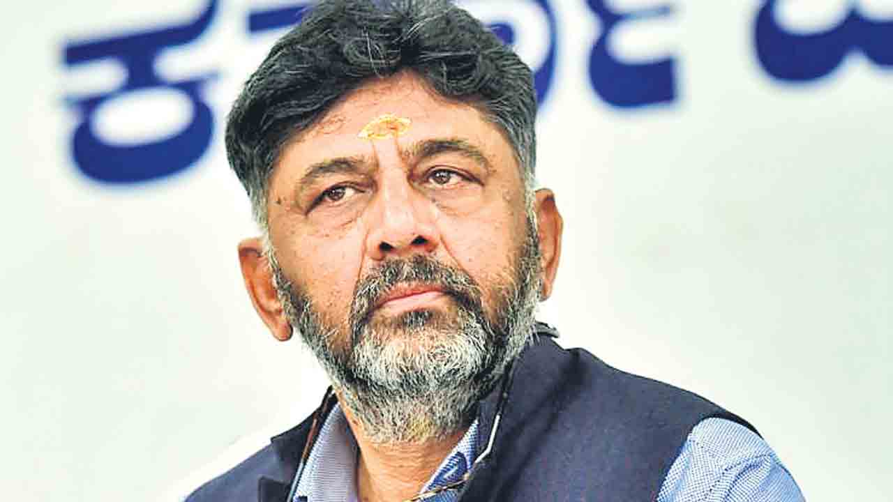 DK Shivakumar |  ఇదే స్కాంగ్రెస్‌ అసలు రంగు.. పెండింగ్‌ బిల్లుల మంజూరుకు 15 % కమీషన్‌ డిమాండ్‌ చేస్తున్న కర్ణాటక డిప్యూటీ సీఎం