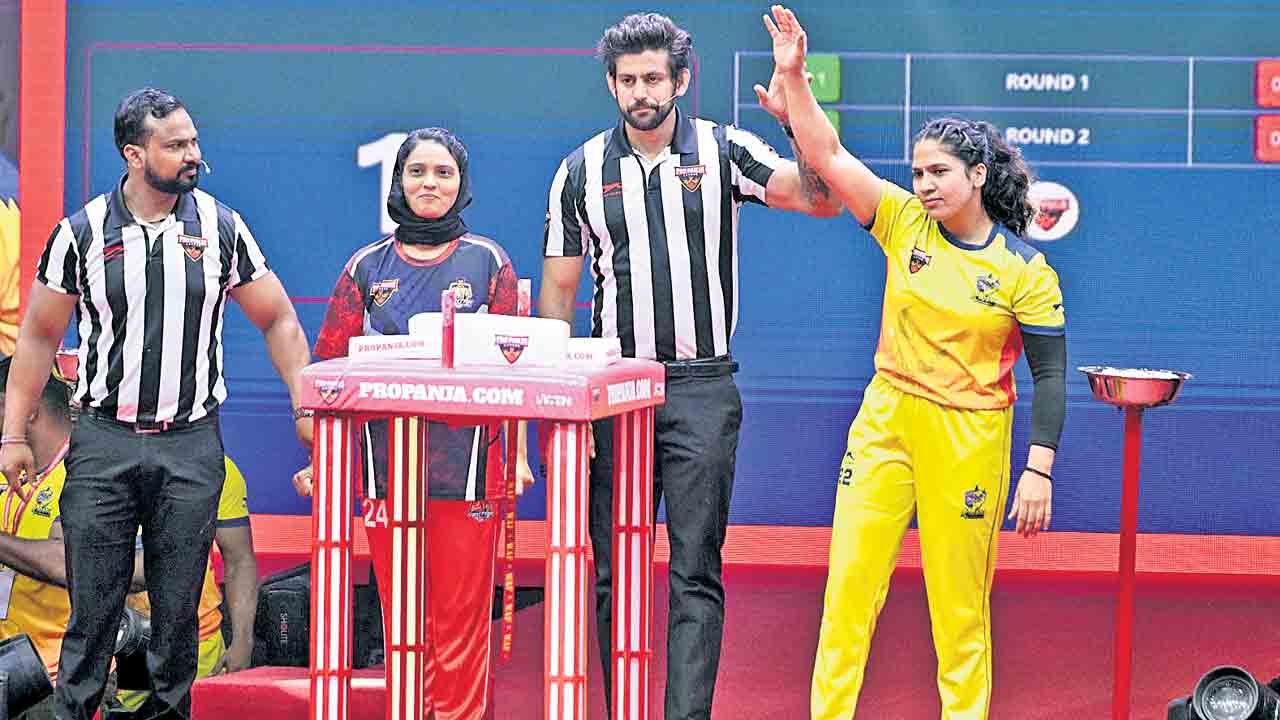 కిరాక్‌ హైదరాబాద్‌ సిక్సర్‌