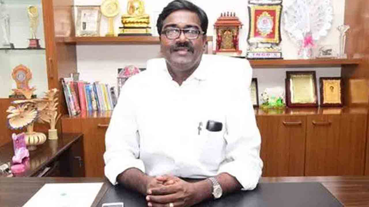 ఆర్టీసీ ఉద్యోగులకు పెద్ద కానుక : పువ్వాడ