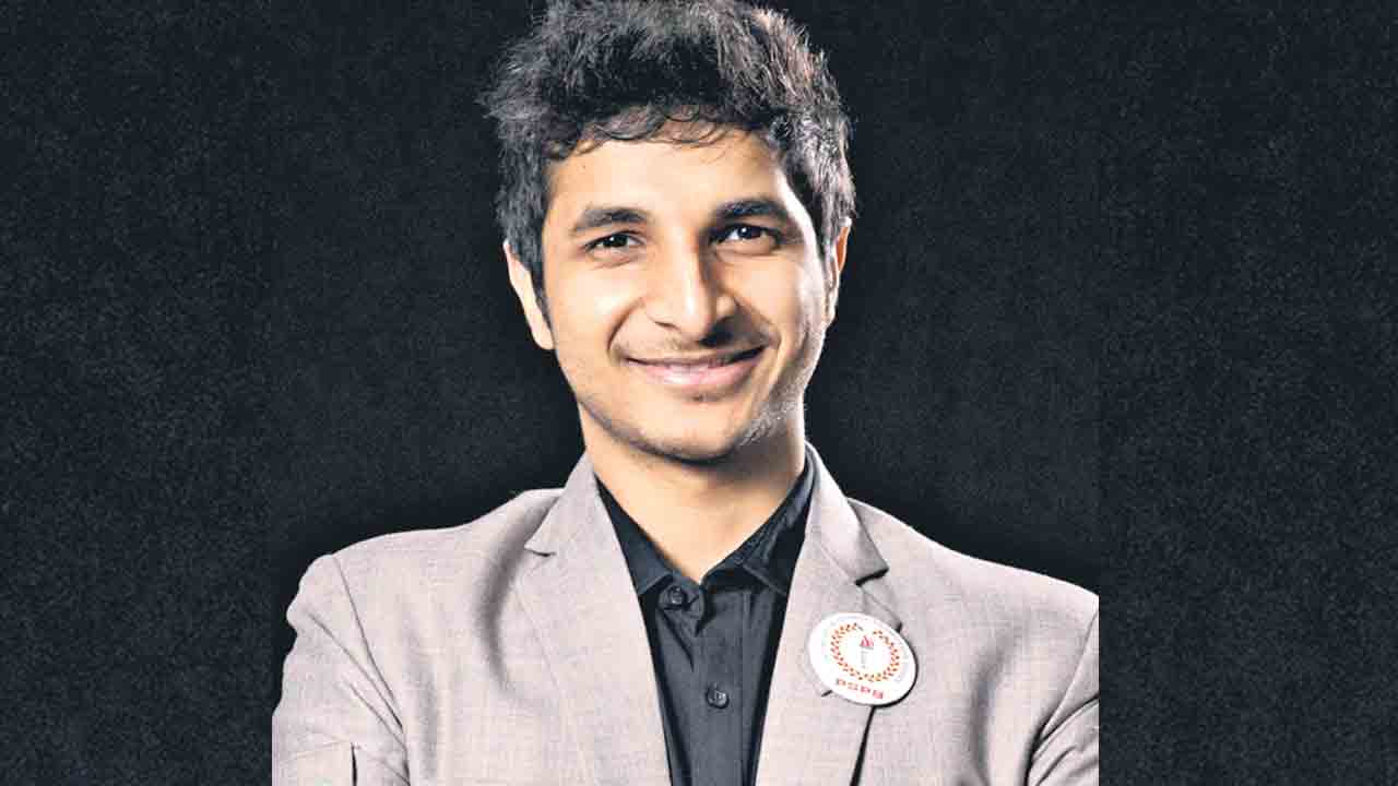 క్వార్టర్స్‌లో విదిత్‌