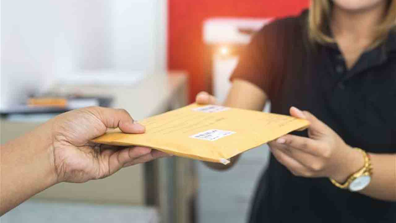 Parcels |  ఇకపై పార్సిల్‌లో ఏముందో తెరిచి చూడొచ్చు.. అభ్యంతరకరమైనవిగా అనిపిస్తే వాటిని బట్వాడా చేయకుండా మూలకు పడేయొచ్చు