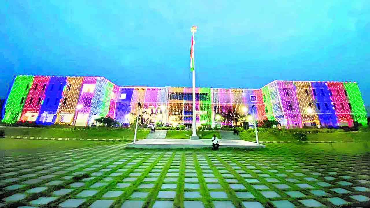 పంద్రాగస్టుకు ఏర్పాట్లు పూర్తి