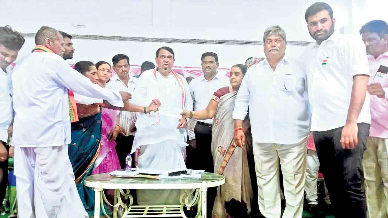 కులవృత్తులను ఆదుకునేందుకే బీసీబంధు