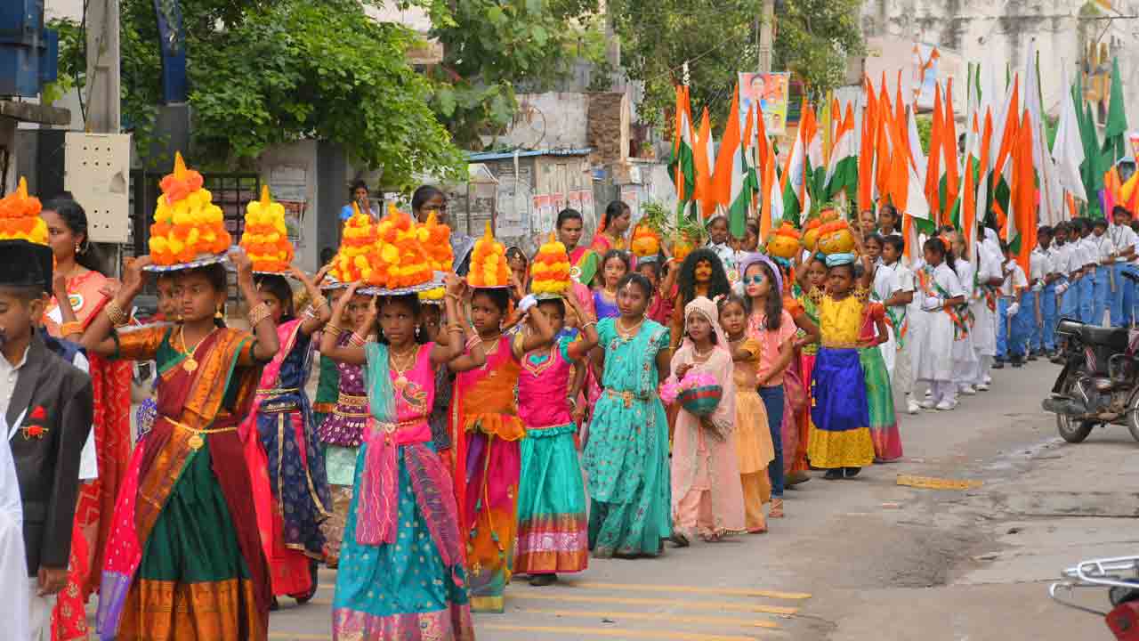 మా తుఝే స‌లాం