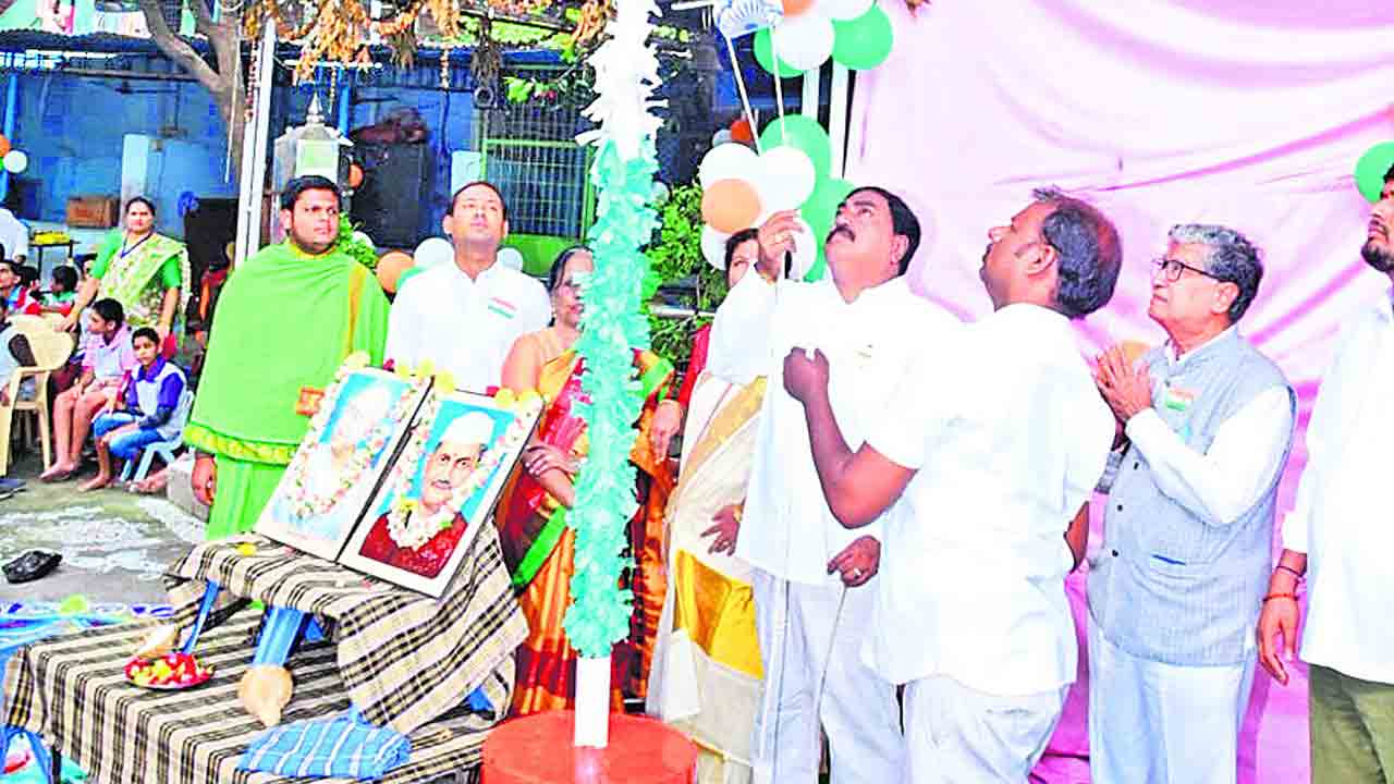 అనాథలకు అండగా ప్రభుత్వం