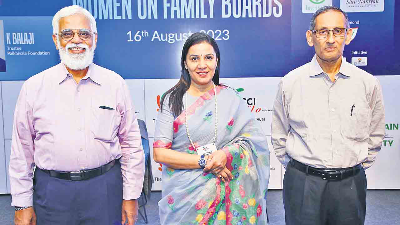 వ్యాపారంలో మహిళల పాత్ర కీలకం