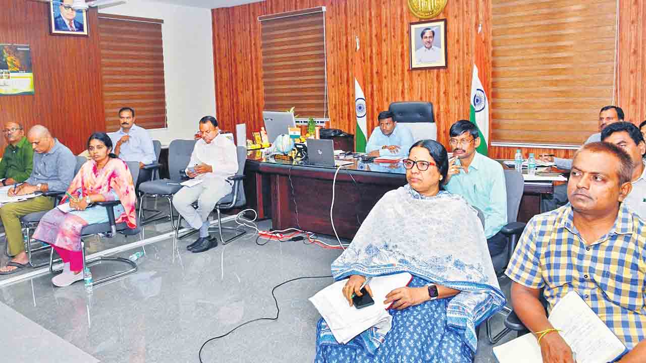 ఓటు ప్రాధాన్యతపై అవగాహన కల్పించాలి