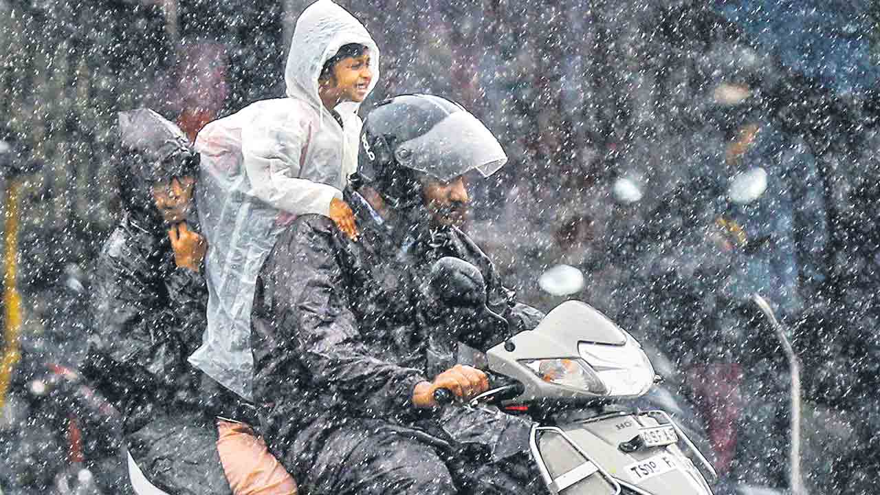 Rains | రెండు రోజులు తేలికపాటి జల్లులు