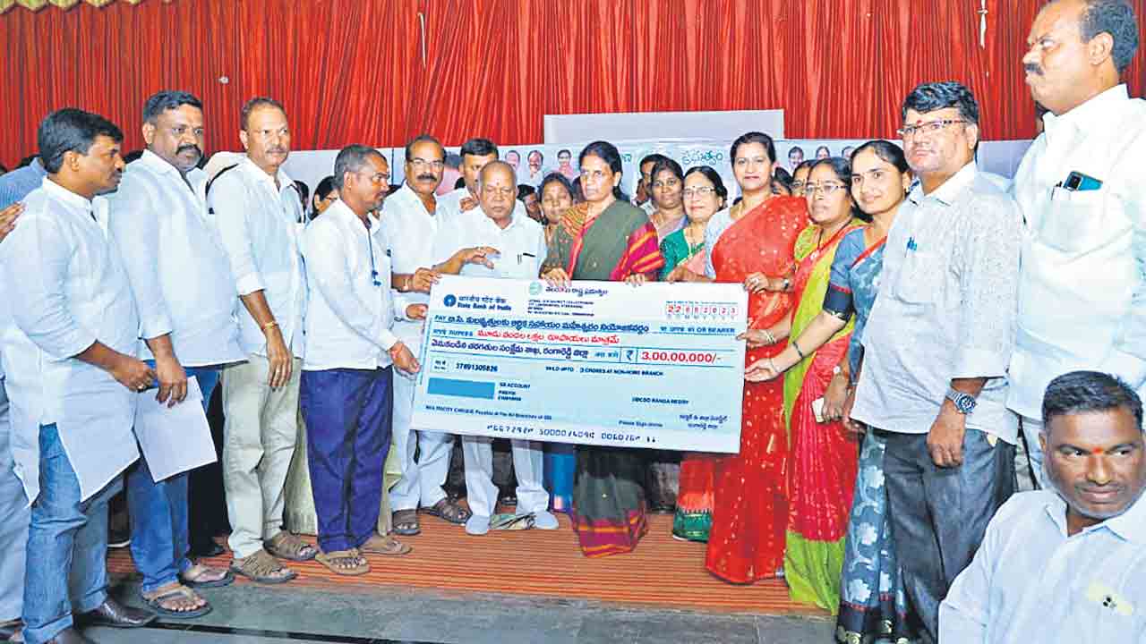 ప్రభుత్వ పథకాలు దేశానికి ఆదర్శం