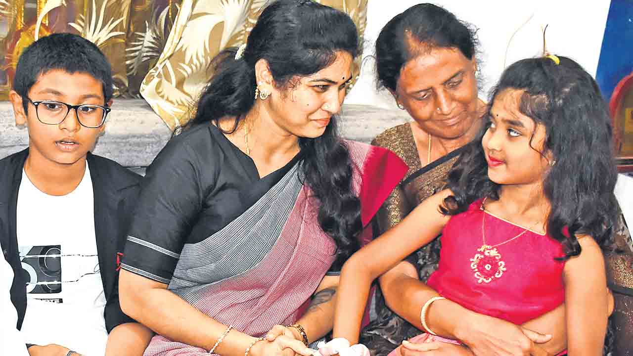 కార్యకర్త కుటుంబానికి కోటిన్నర