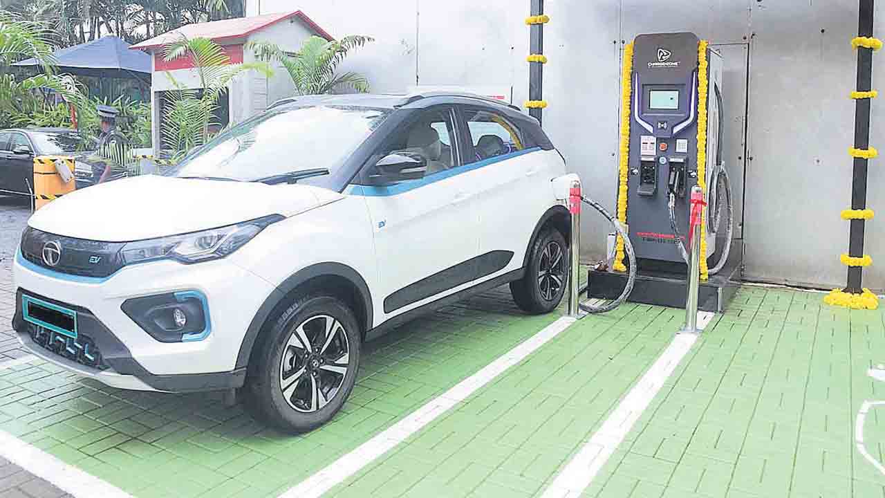 ఈవీ చార్జింగ్‌స్టేషన్లు వస్తున్నాయోచ్‌!