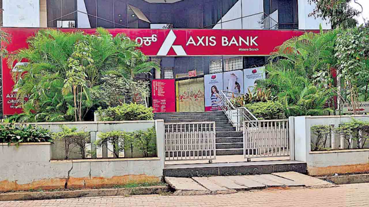 యాక్సిస్‌ బ్యాంక్‌ పెయిడ్‌ సేవింగ్స్‌ అకౌంట్‌