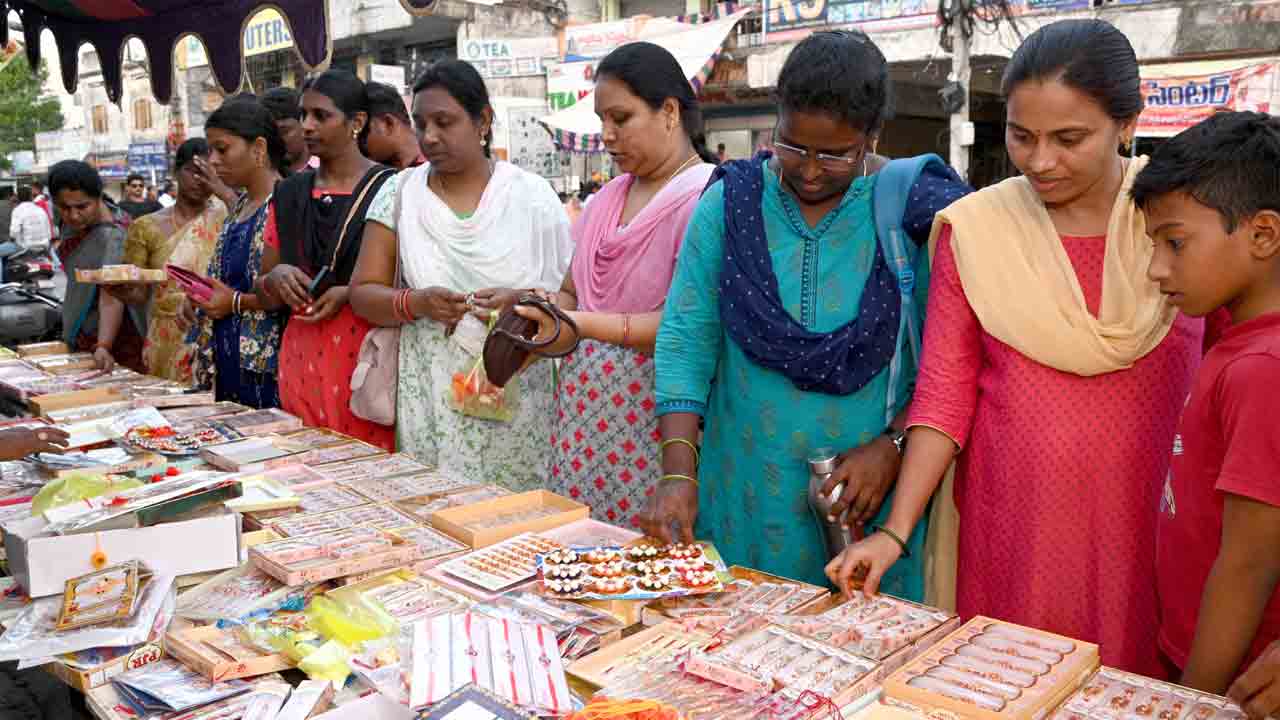 అనుబంధాల రాఖీ వేడుక