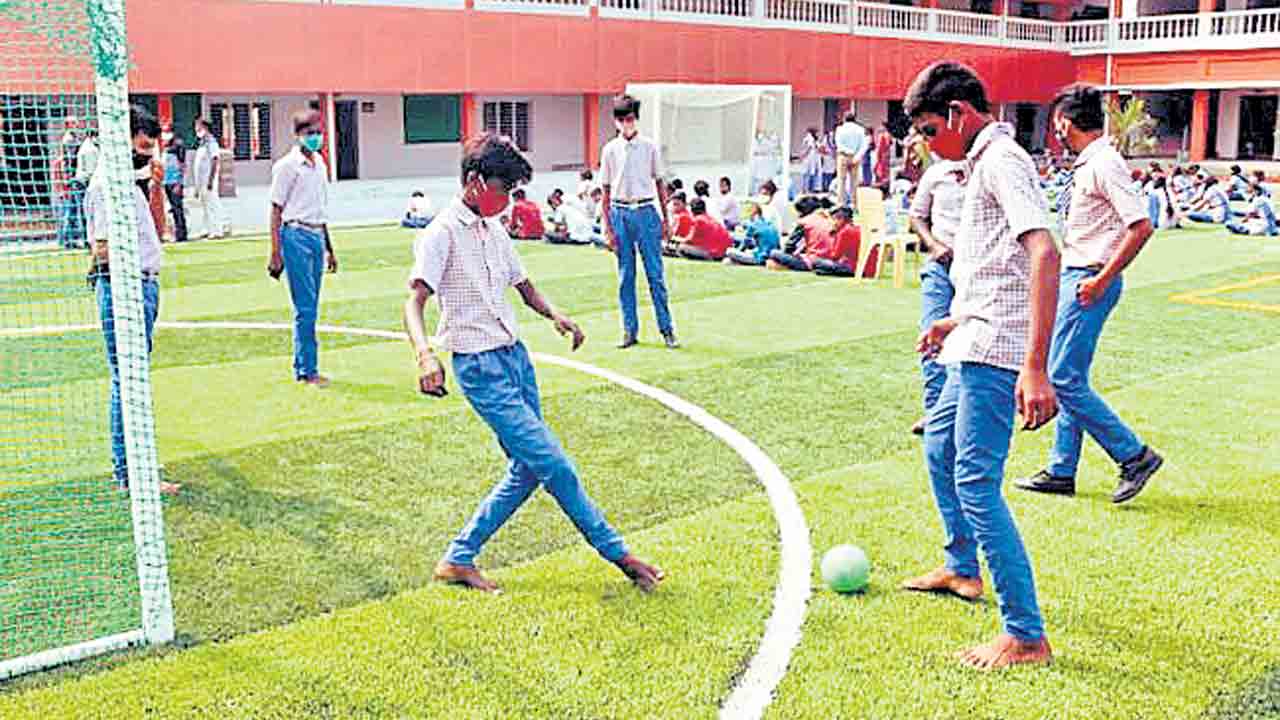 CM KCR |  చిత్తశుద్ధిని చాటుకుంటున్న సీఎం కేసీఆర్‌ ప్రభుత్వం.. తొమ్మిదేండ్లలో విద్యపై రూ.17 వేల ఖర్చు