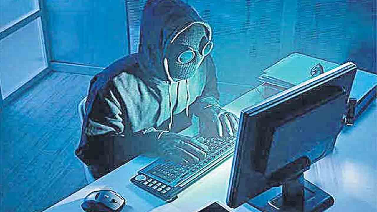 Cyber crime | క్లిక్‌ చేస్తే జేబు ఖాళీ.. వాహన చలాన్ల పేరుతో  సెల్‌ఫోన్లకు సందేశాలు