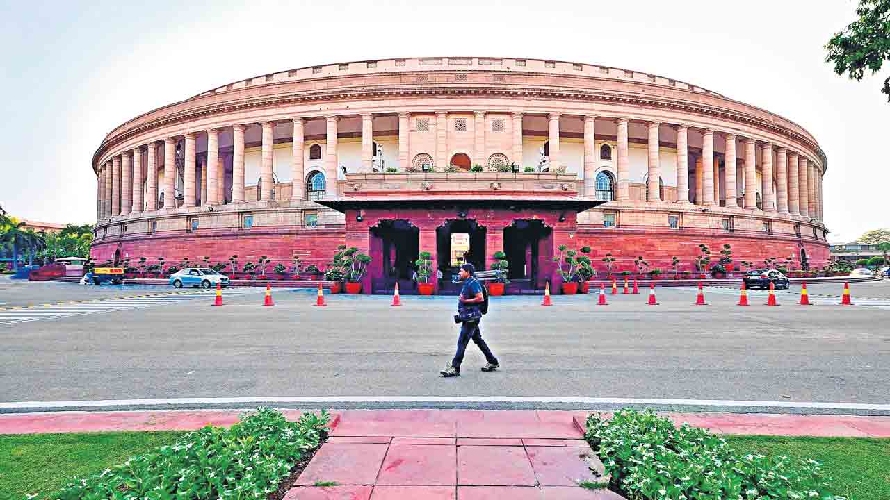 ‘అవిశ్వాసం’పై చర్చ ఆఖర్లోనే