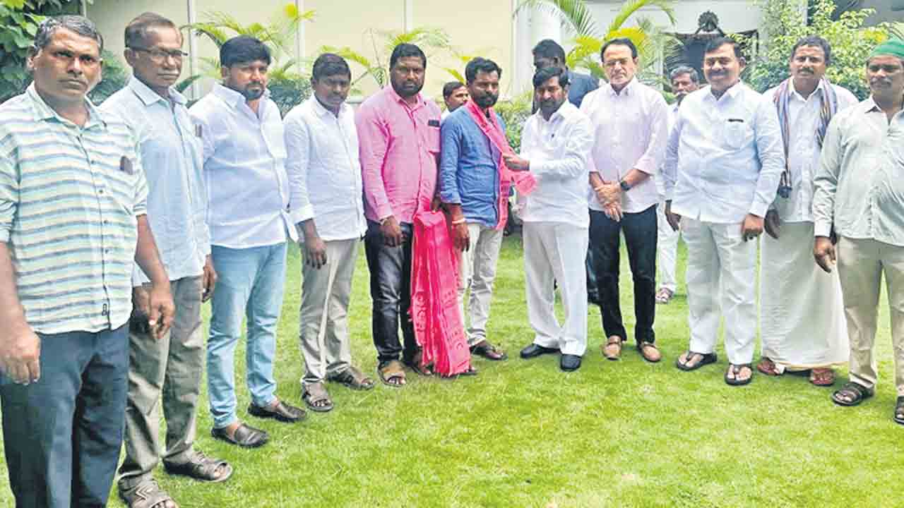 బీఆర్‌ఎస్‌లోకి కాంగ్రెస్‌ ఎంపీటీసీలు