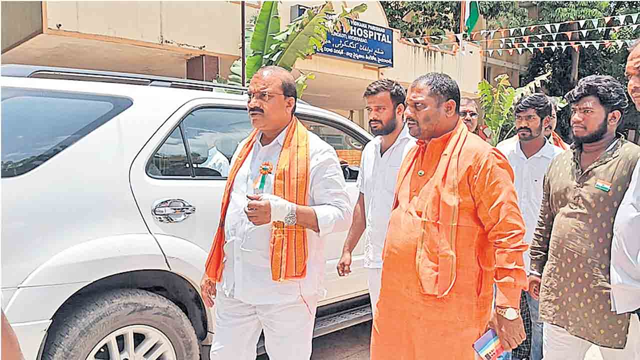 ఖైరతాబాద్‌ బీజేపీలో వర్గపోరు