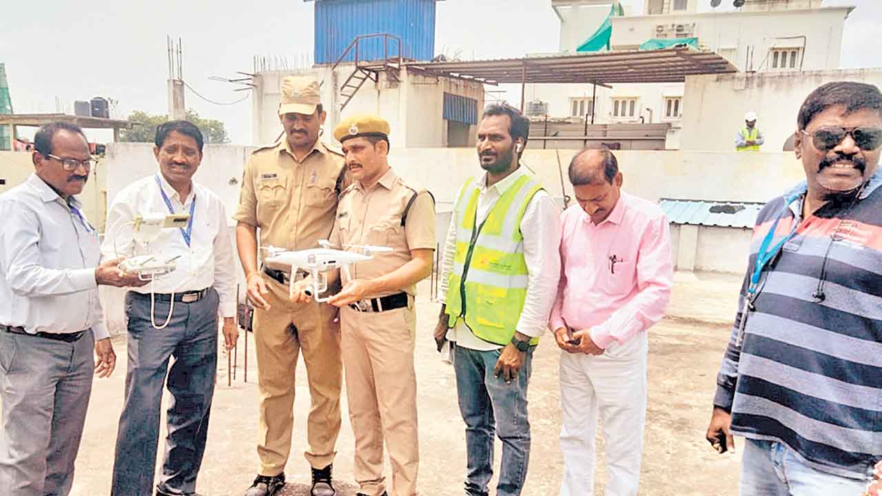 ఓల్డ్‌ సిటీ మెట్రో పనులకు డ్రోన్‌ సర్వే