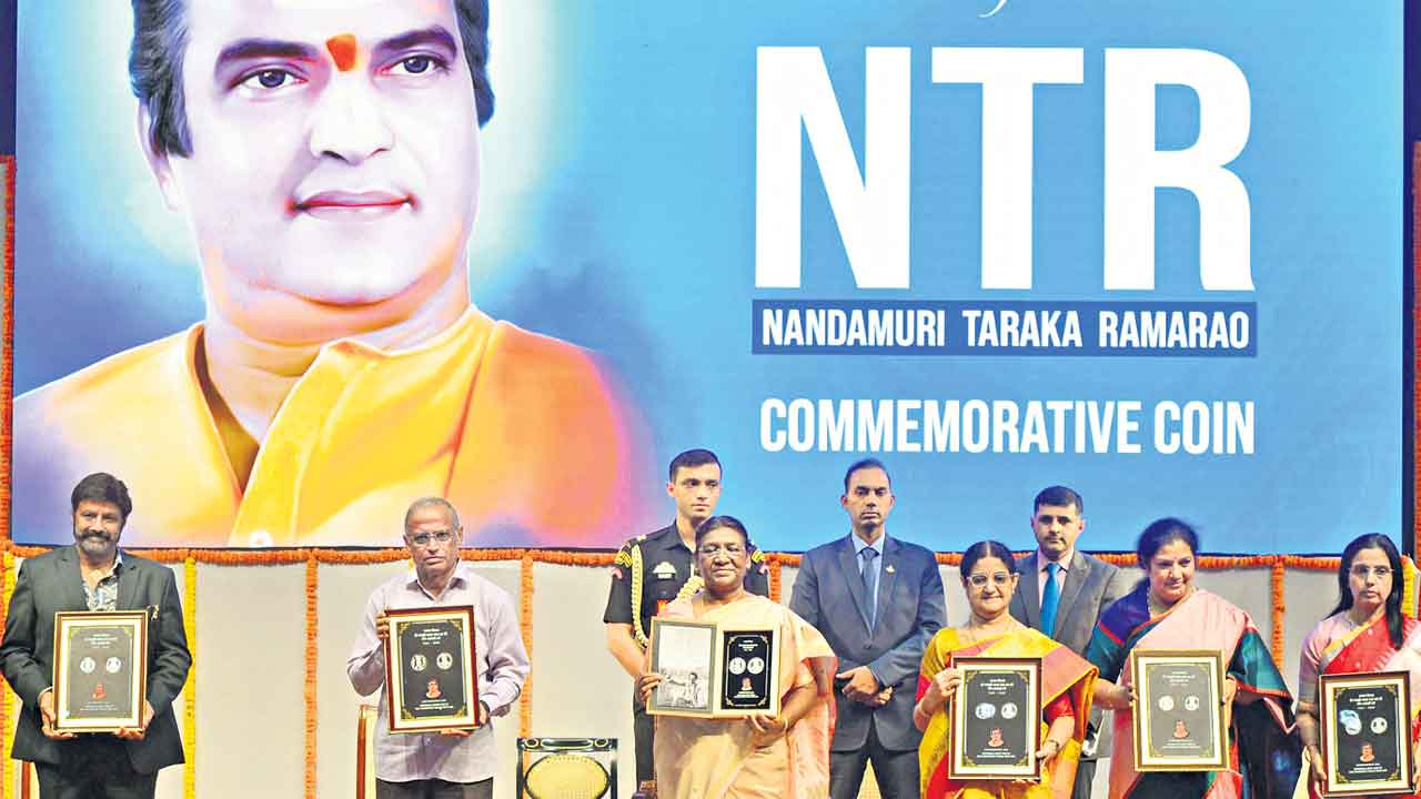 రాజకీయ వేదికగా రాష్ట్రపతి భవన్‌!