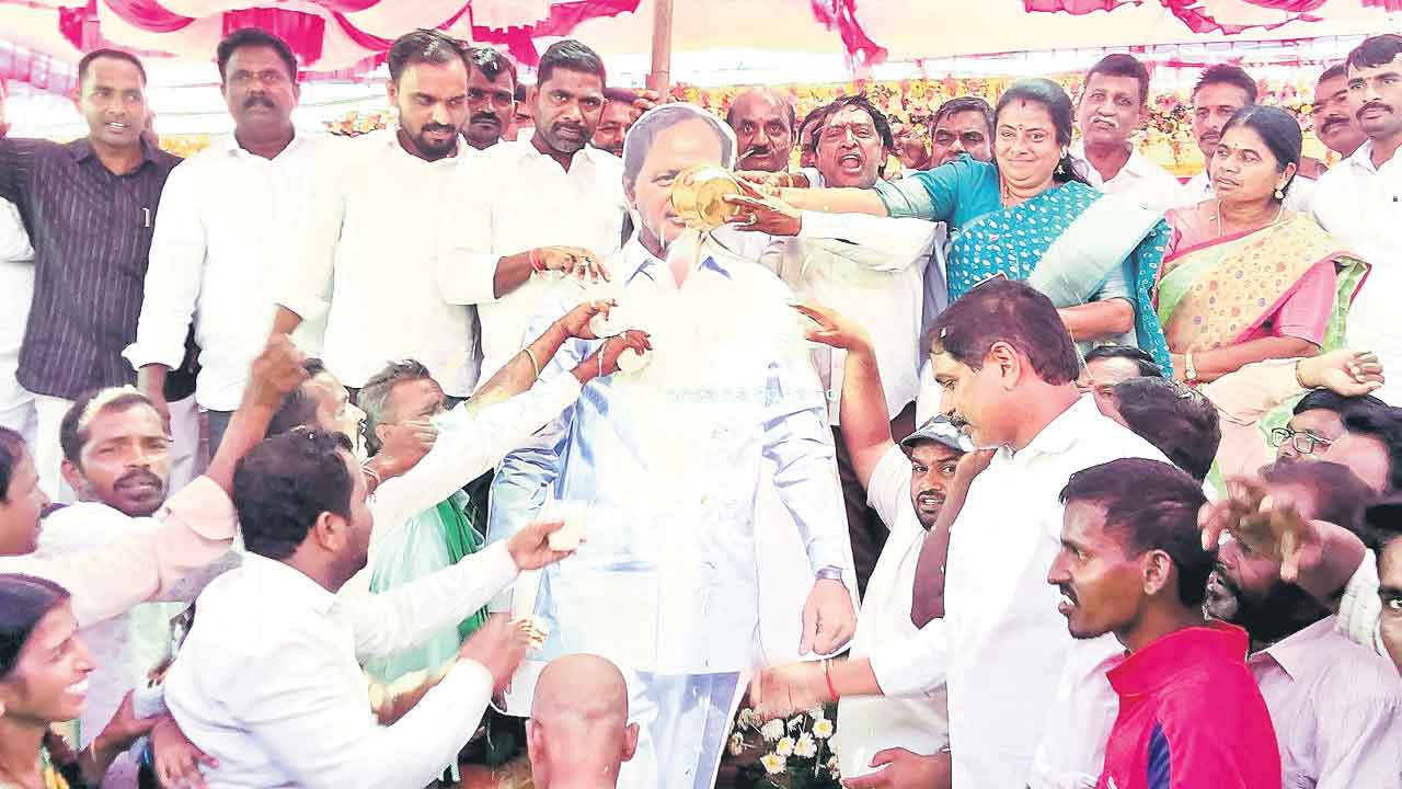 దివ్యాంగులు సగౌరవంగా బతికేలా పెన్షన్లు