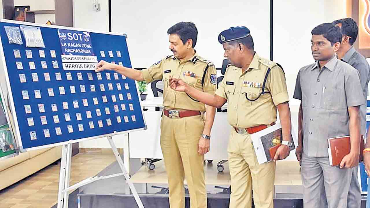 కారం పొడి మధ్యలో ఓపీయం