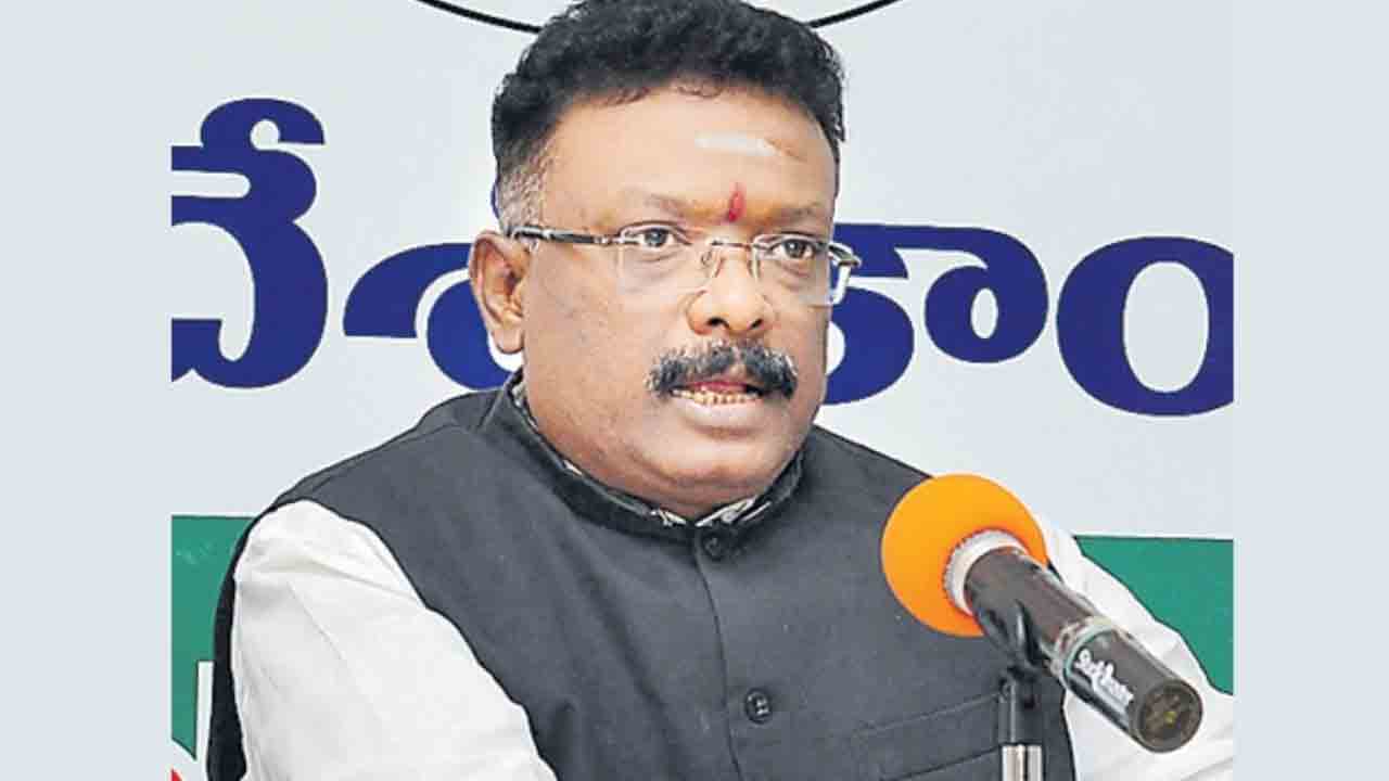 రేవంత్‌ బేషరతుగా క్షమాపణ చెప్పాలి: దాసోజు