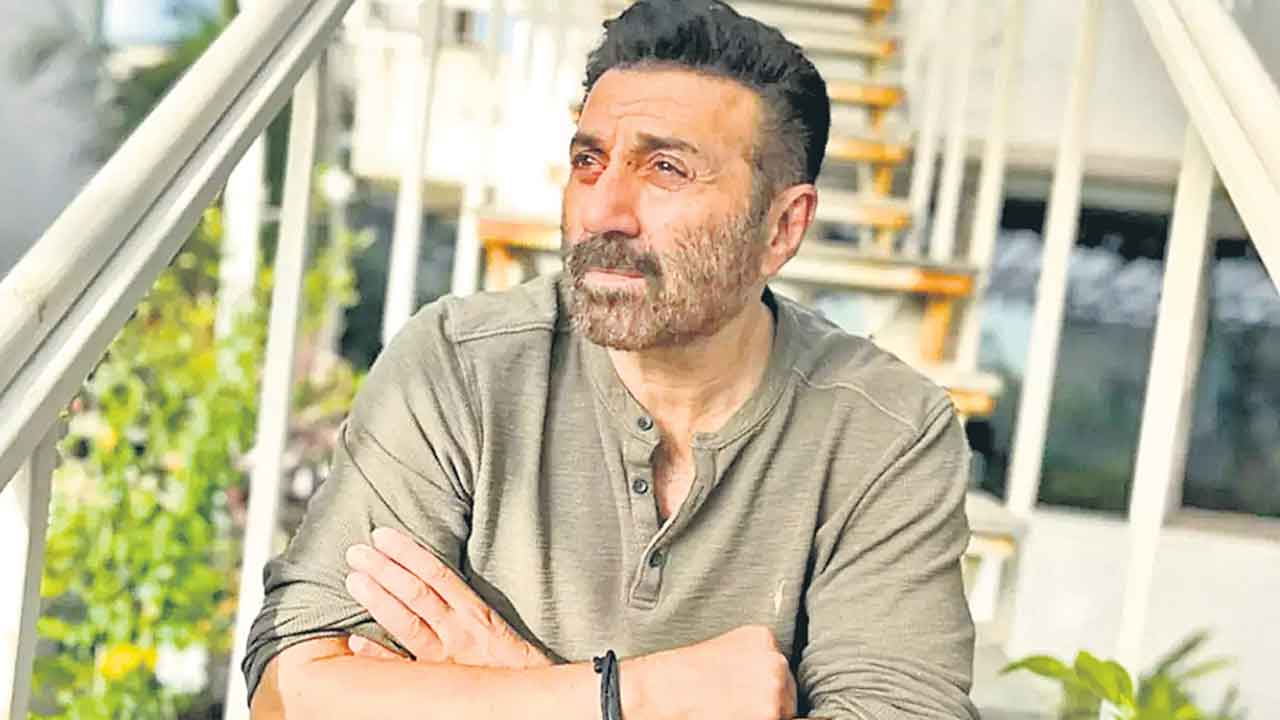 వేలానికి బీజేపీ ఎంపీ సన్నీ డియోల్‌ విల్లా