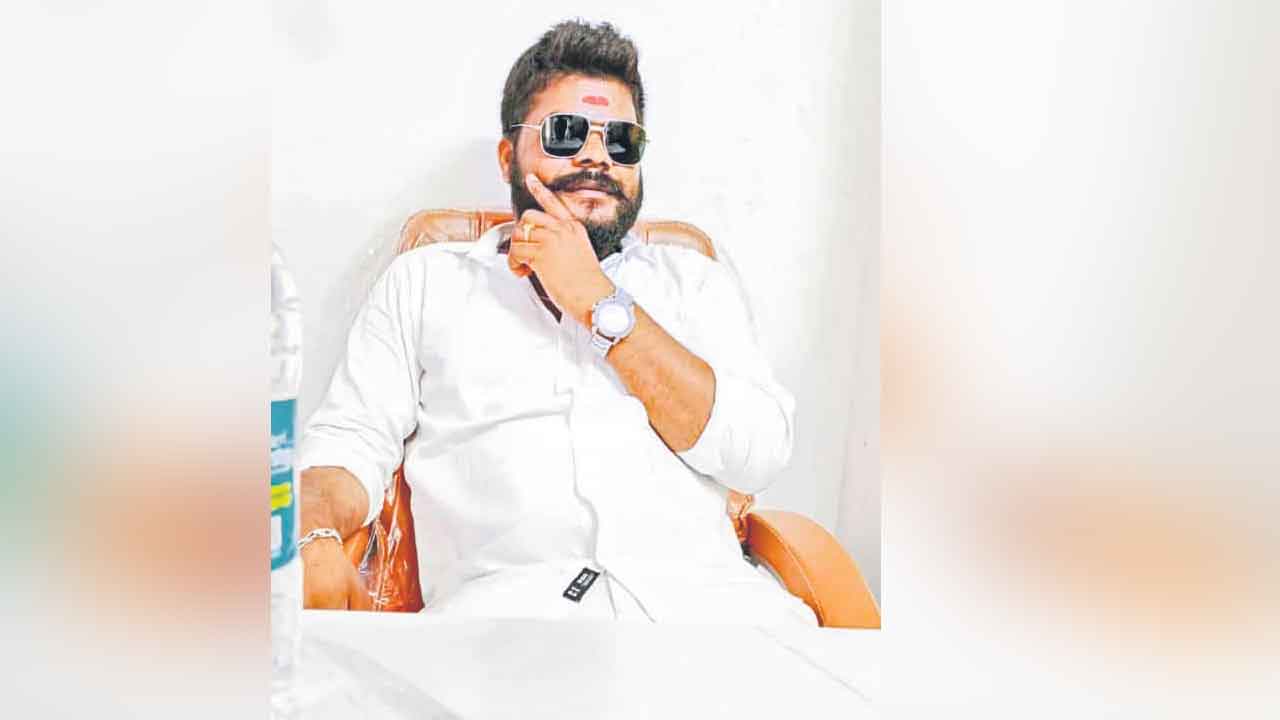 నడిరోడ్డుపై కేబుల్‌ వైరు మృత్యుపాశమైంది