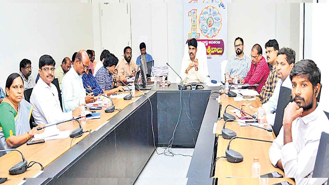 దరఖాస్తుల పరిశీలన ప్రక్రియను పూర్తి చేయాలి