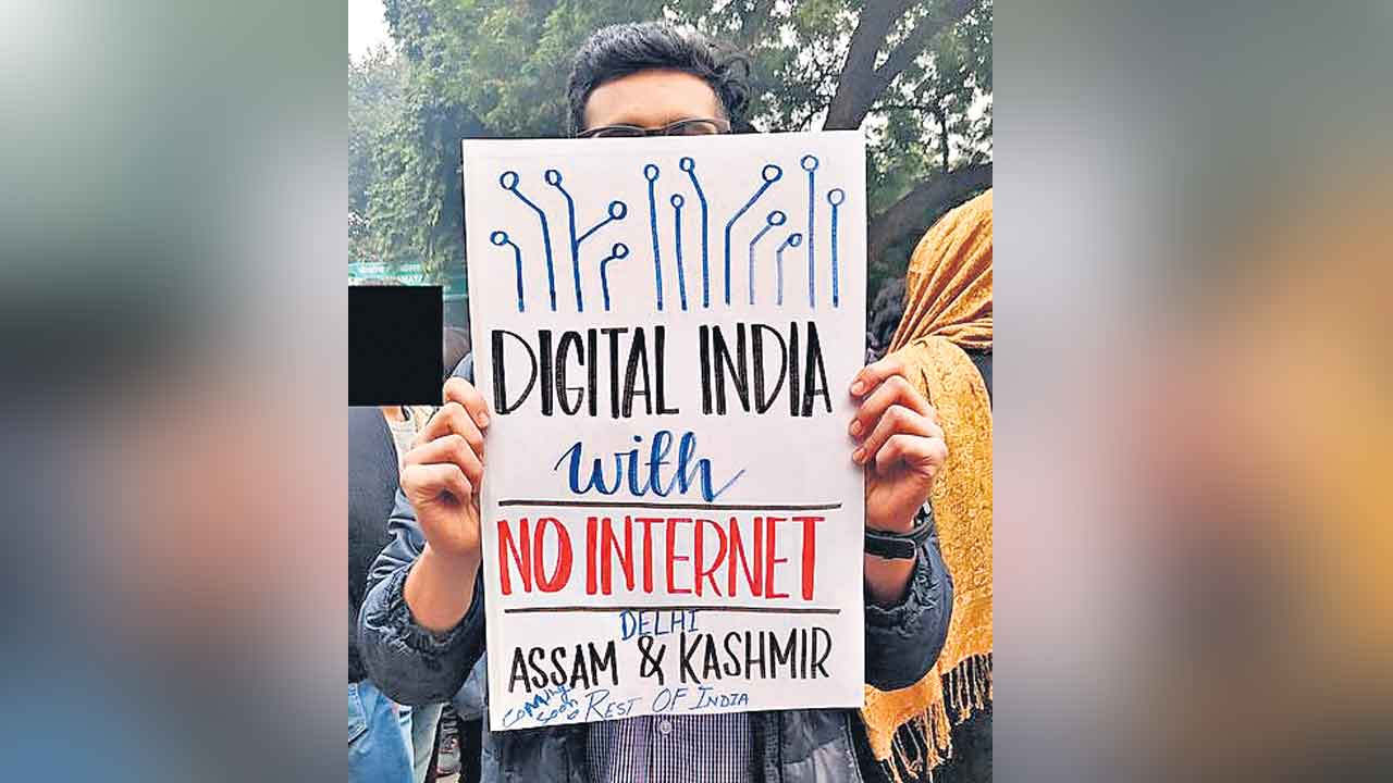 భారత్‌లో డిజిటల్‌ నిరంకుశత్వం!